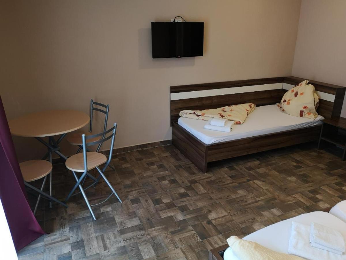 Borostyan Panzio Balatonfuered Bed and Breakfast Buitenkant foto