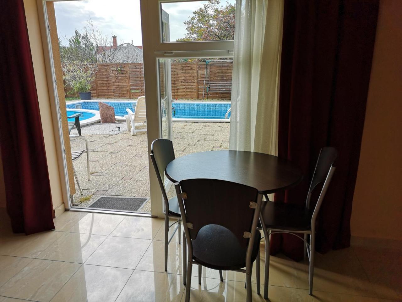Borostyan Panzio Balatonfuered Bed and Breakfast Buitenkant foto