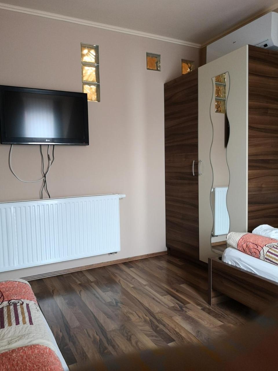 Borostyan Panzio Balatonfuered Bed and Breakfast Buitenkant foto
