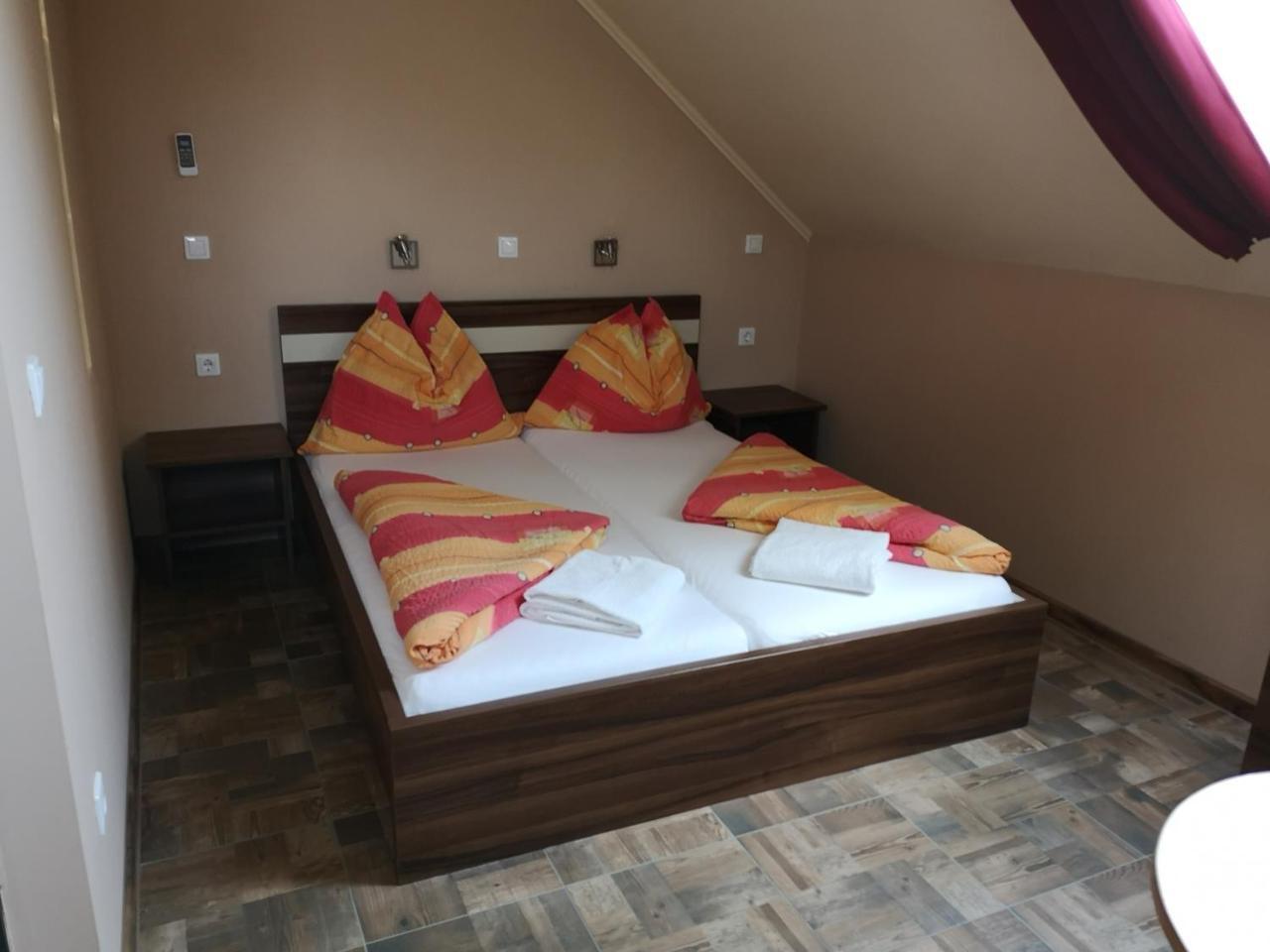 Borostyan Panzio Balatonfuered Bed and Breakfast Buitenkant foto