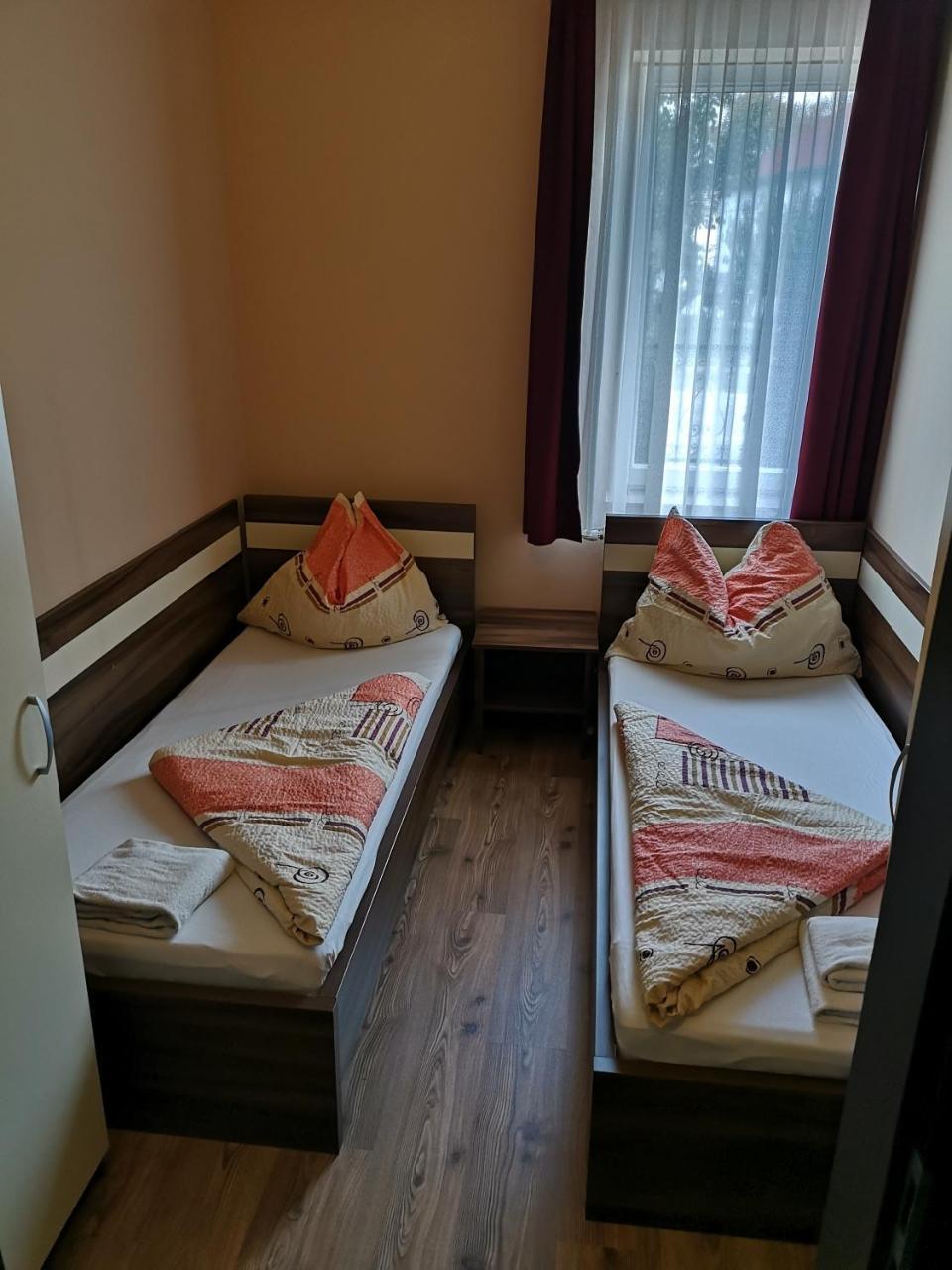 Borostyan Panzio Balatonfuered Bed and Breakfast Buitenkant foto