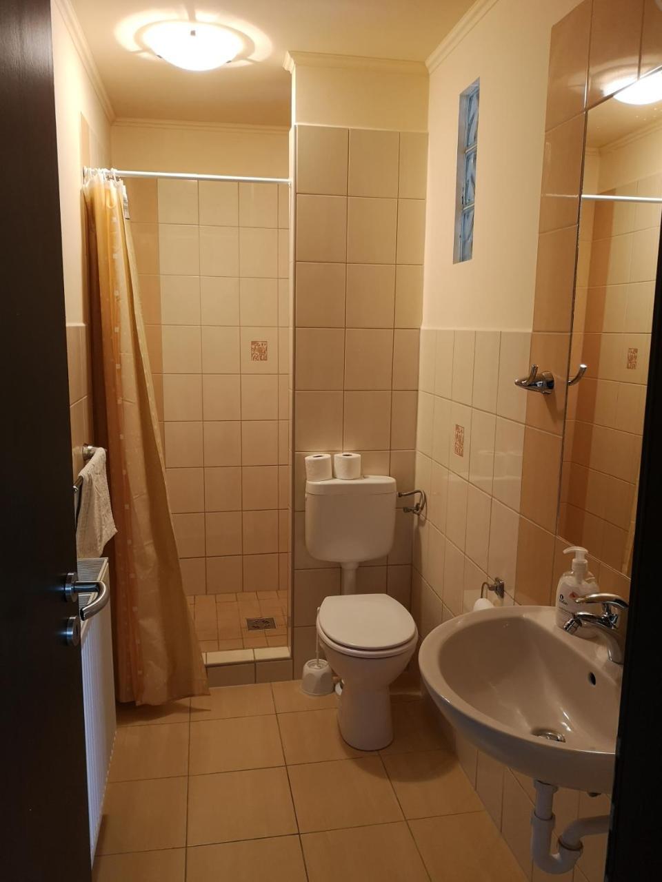 Borostyan Panzio Balatonfuered Bed and Breakfast Buitenkant foto