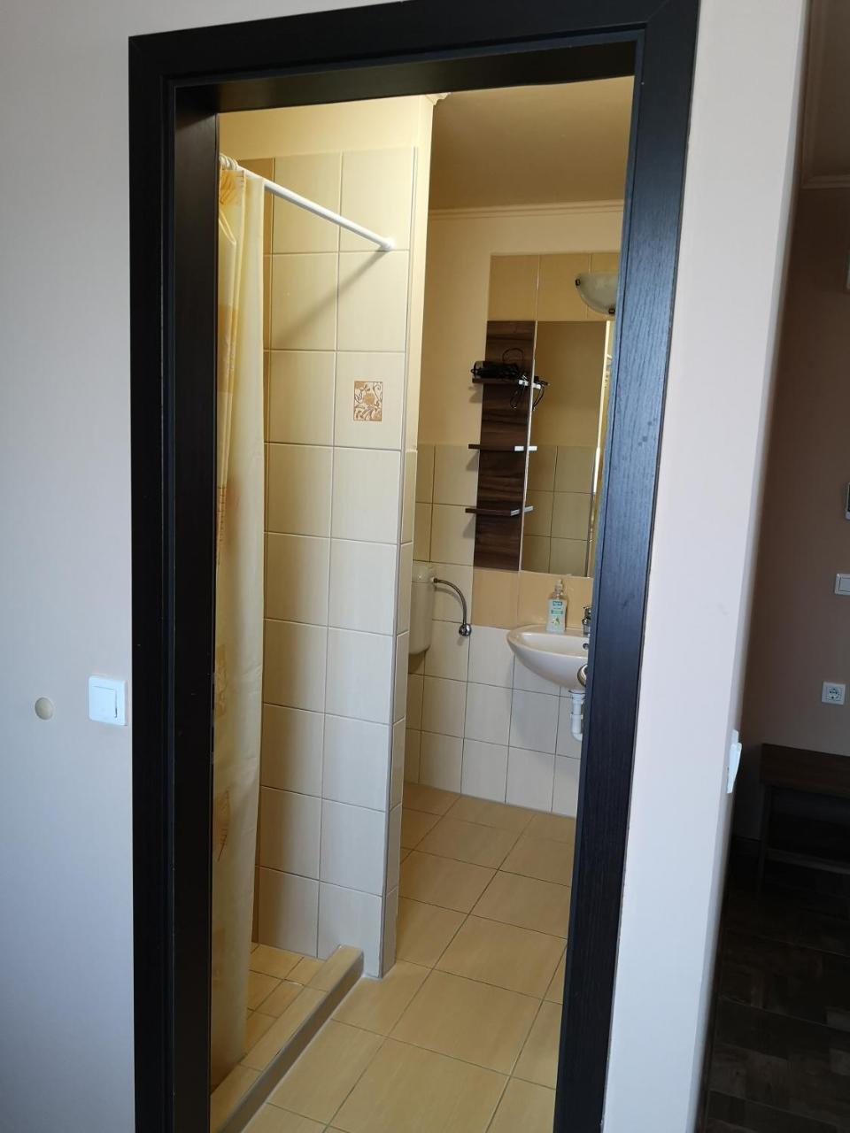 Borostyan Panzio Balatonfuered Bed and Breakfast Buitenkant foto