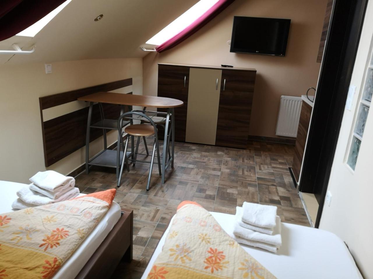 Borostyan Panzio Balatonfuered Bed and Breakfast Buitenkant foto