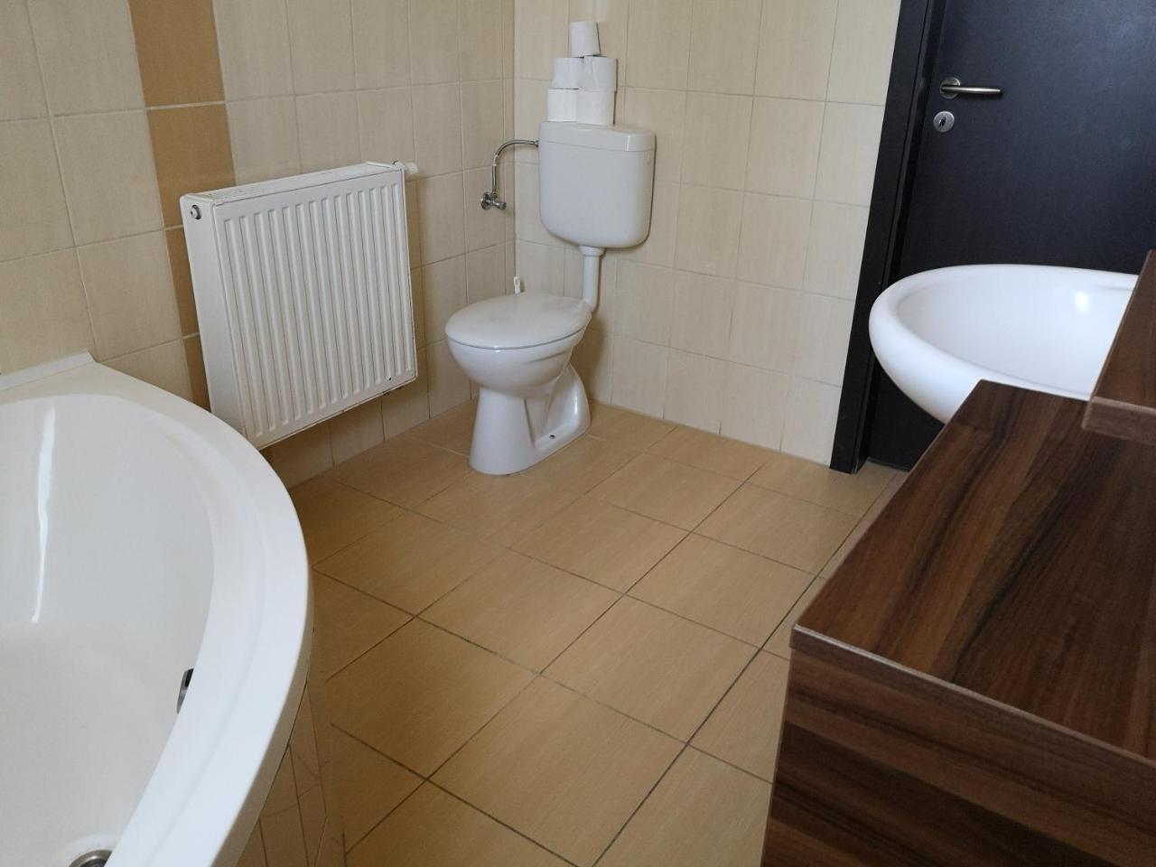 Borostyan Panzio Balatonfuered Bed and Breakfast Buitenkant foto